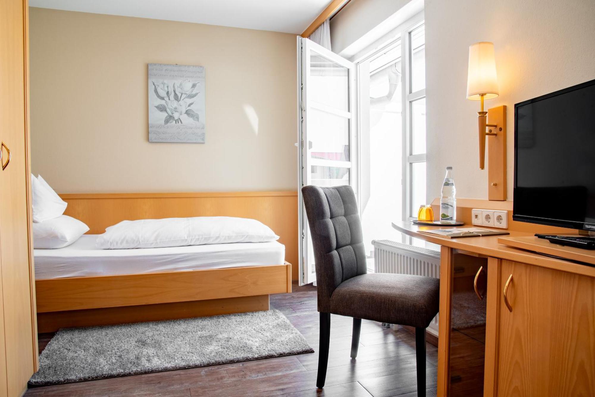 Hotel & Restaurant Post Laichingen المظهر الخارجي الصورة